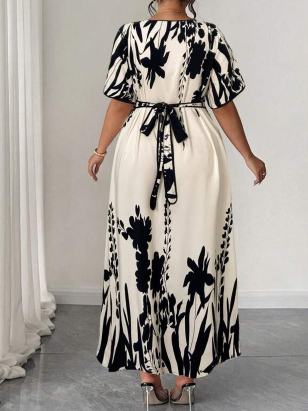 🆕SHEIN Curve Floral Dress - Picture 2 of 9